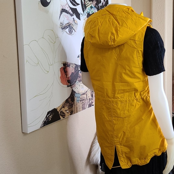 NWT ATHLETA ROCKVIEW VEST GODI YELLOW MARIGOLD XXS - Picture 10 of 13